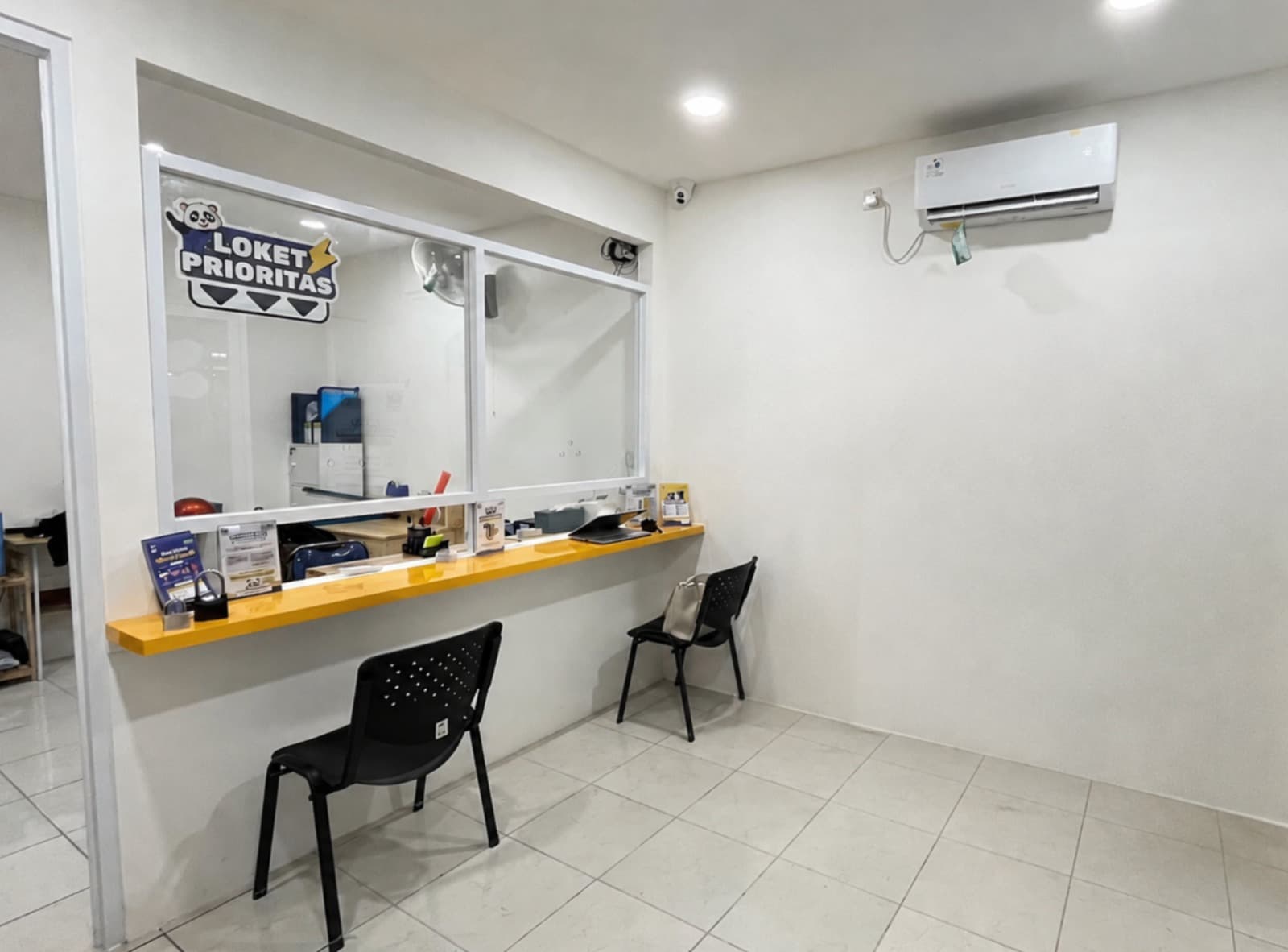 Interior cabang yang nyaman